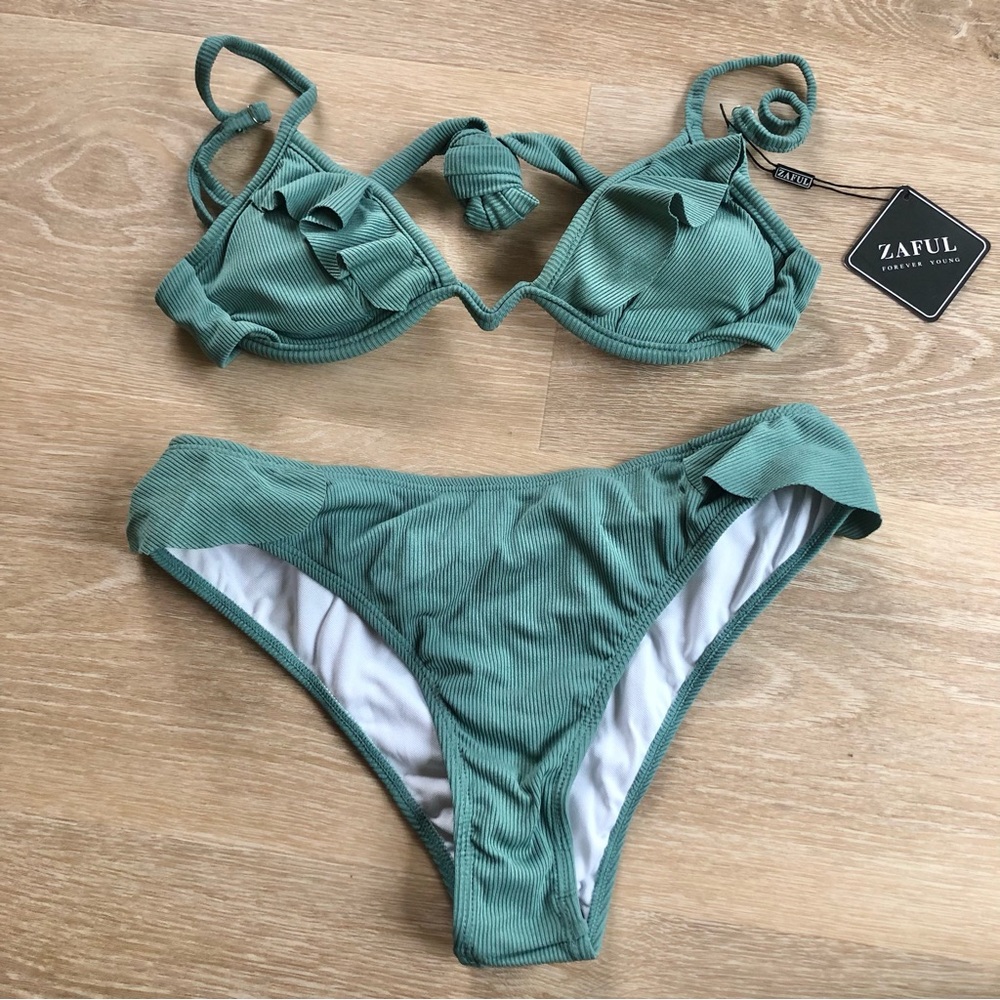 Zaful Ribbed Frill Bikini - Picture 4 of 8